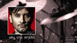 Kadr z teledysku Una vita intera tekst piosenki Fabrizio Moro