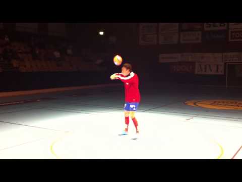 Borens Kristian Mrsic visar bollkonster