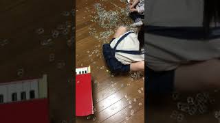 子ども 赤ちゃんの 遊び１才 １歳 男の子 ４才４歳 女の子 遊び 部屋の中　じいじ ばあば 孫