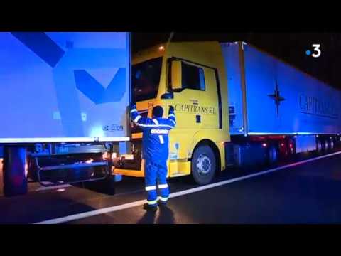 Une centaine de poids lourds à l'arrêt sur l'autoroute A9 dans les Pyrénées-Orientales