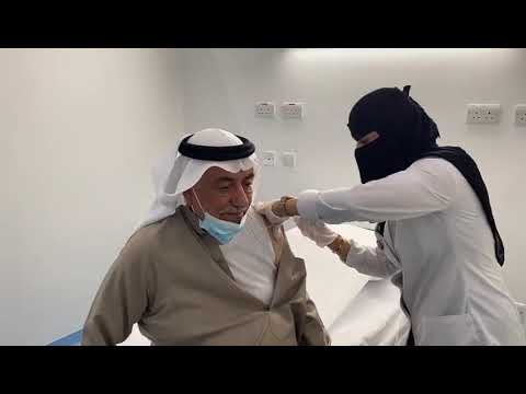 «العساف» يتلقى الجرعة الأولى من ‎لقاح كورونا