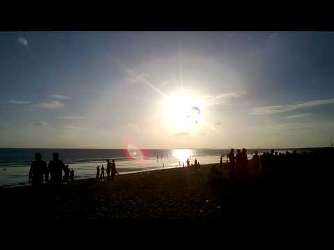 PARACHUTE FLYING AT MANDVI BEACH, KUTCH (RAFIQ JINGYA)