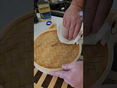 This is a must when you purchase a new bamboo steamer.👨‍🍳