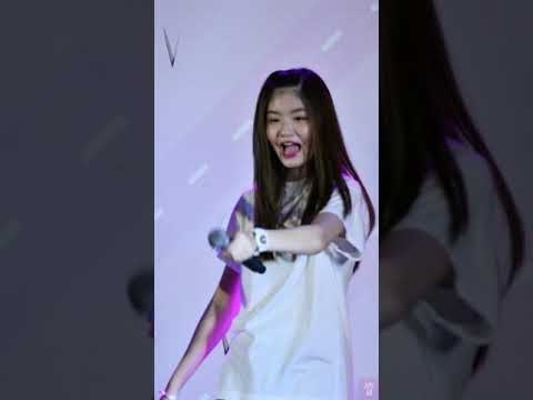 【View BNK48】BNK48 + Tsugi no Season (271019 77- ดินแดนแสนวิเศษ@The Street Ratchada)