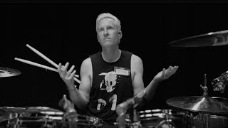 Josh Freese Absolutely Shredding on the drums with the Vandals in 2004