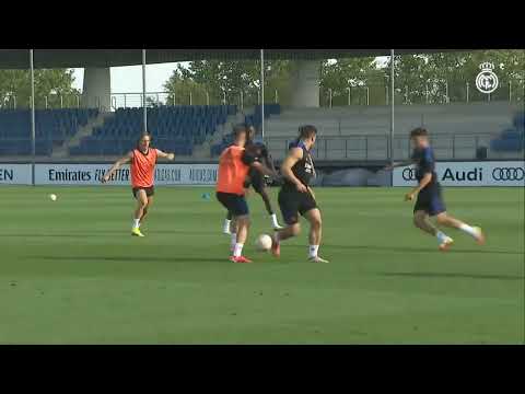 Gareth Bale running alone on the pitch (10/09/2021)