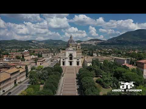 La basilica di Santa Maria degli Angeli (Assisi) vista dal drone