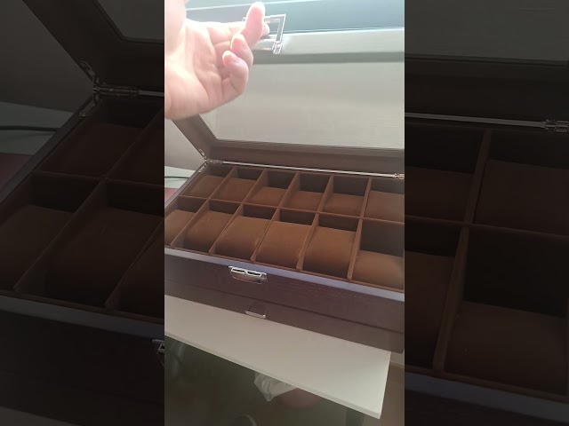 Vídeo relacionado con RDDAIPE Caja Relojes con 12 Compartimentos,Caja para Relojes Hombre Mujere,Caja para Guardar Relojes con Tapa de Cristal y Cojín Extraíble, Regalo para Cumpleaños Día del Padre Navidad