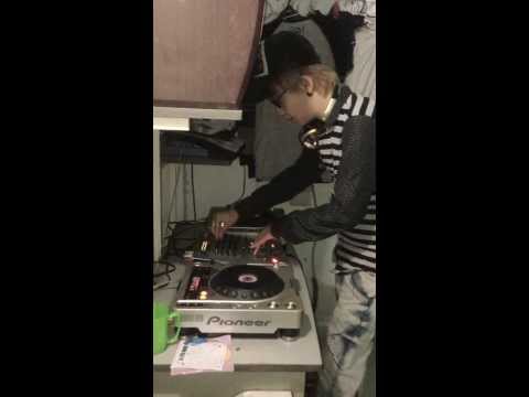 Loren Kid dợt DJ 2013 =]]