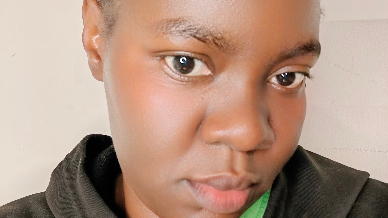 Omukazi muweweta enywento zebeere bwoti asamula 