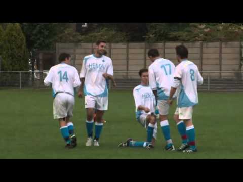 Goaltjesdief van VV Uno prikt hem erin met binnenkantje rechts