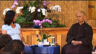 Can one be mindful while using social media and smartphones?