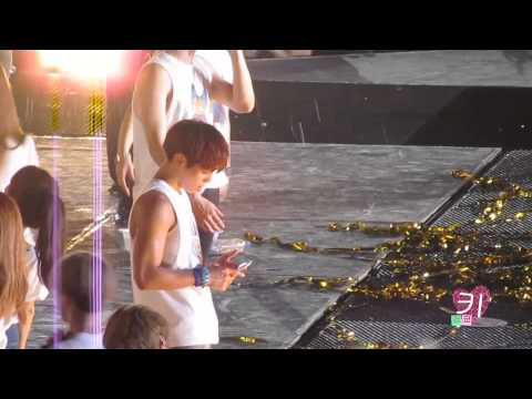 Fancam 121125 SHINee Jonghyun Hope at ending SMTown in Thailand
