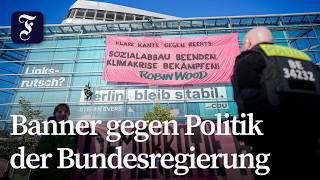 Klimaschützer erklettern CDU-Zentrale