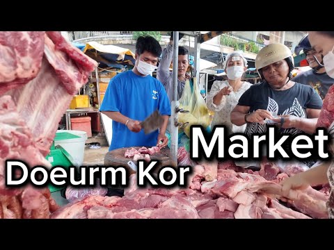 Doerm Kor Market or Phsar Deum Kor , in Phnom Penh 