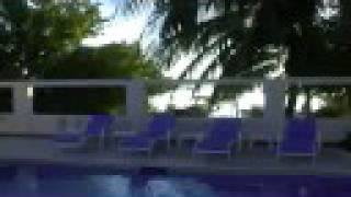 preview picture of video 'View from Iguana Reef pool- Caye Caulker, Belizé'