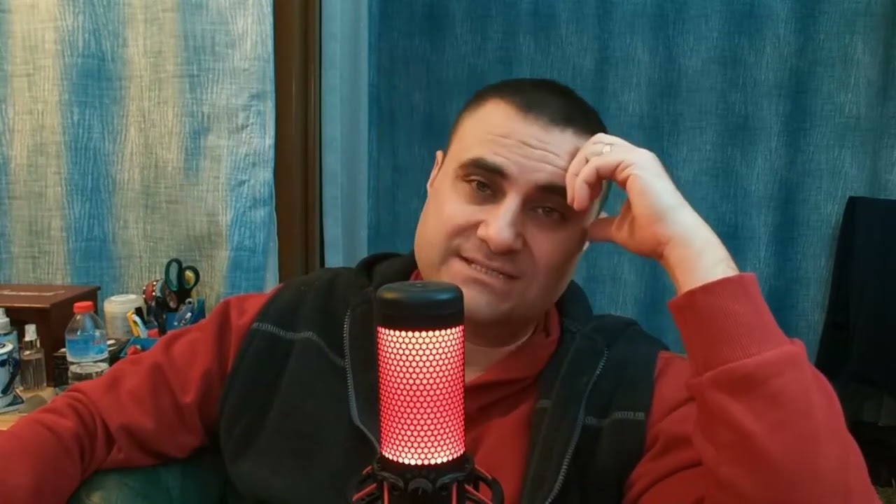 CY - Distopya'da Yaşıyoruz, Farkında Değiliz.