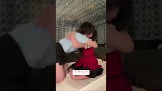 いちゃついてパンチラしちゃうコスプレイヤー