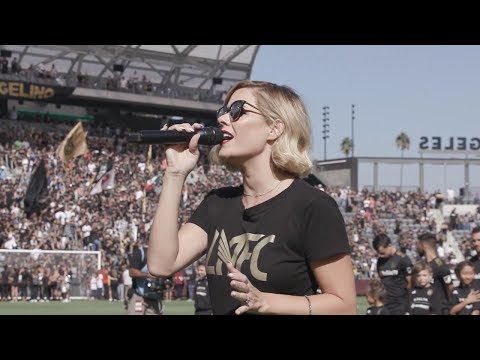 Kim Caldwell-Harvey Sings Canadian National Anthem