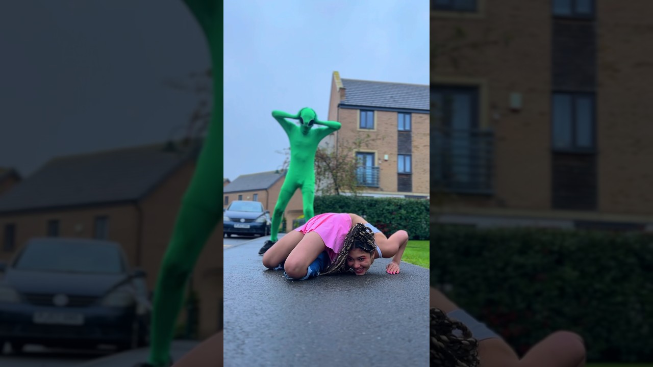 COPY ME CHALLENGE! RATE ALIEN STRETCH OUT OF TEN!🩷💃😳😱 #halloweenwithshorts