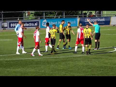 Mooie aanval van DVS'33 Ermelo met solo Maurice de Ruiter