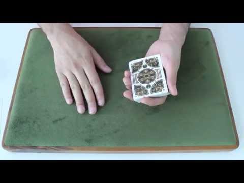 Die Unter-dem-Tisch-Kartenforce
