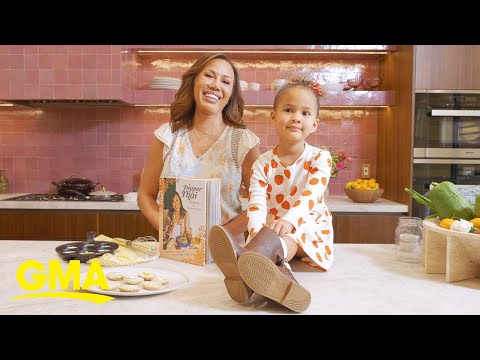 Chrissy Teigen’s mom makes her signature tiny Thai Coconut Pancakes | GMA