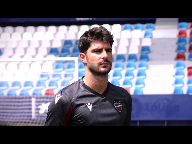 Vídeo relacionado con Levante UD | Pantalón Oficial del Club | Primera Equipación | Temporada 2021-2022 | Poliéster | Azul | Talla M