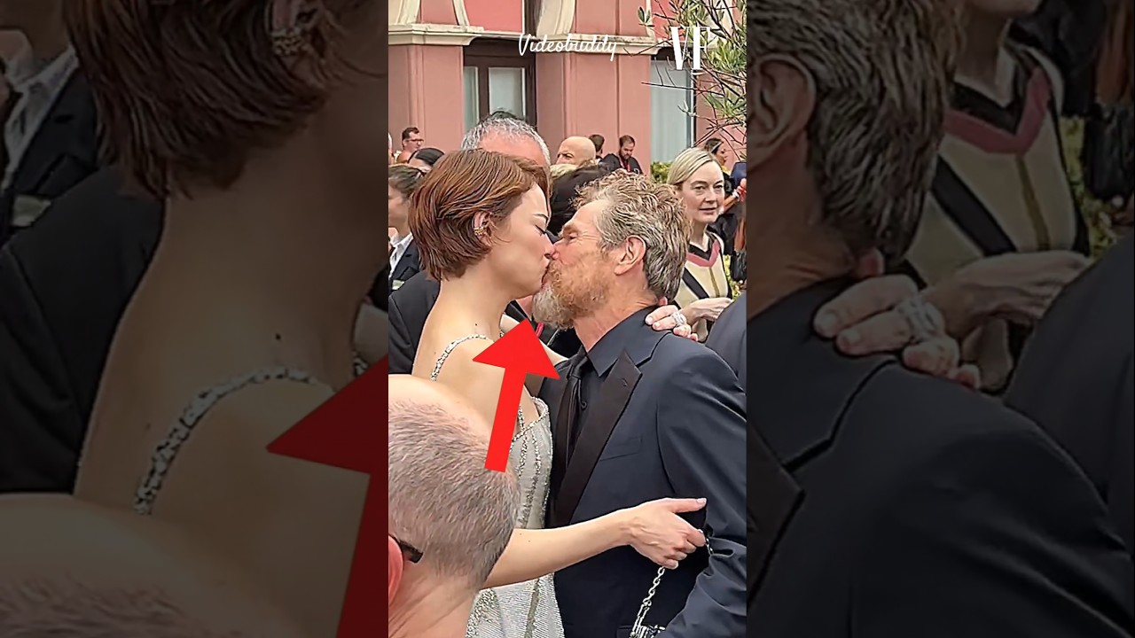 Willem Dafoe Kissed Emma Stone On Venice Red Carpet🔥