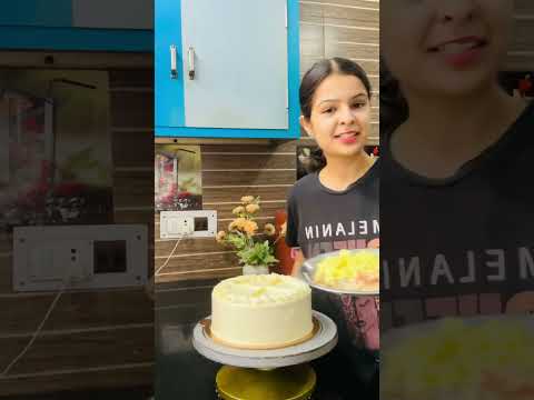 Aaj aye the merko 3 cakes k orders 😍 #cake #cakedecorating #baker #viral #yrshorts #cake #yt #cakes