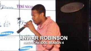 Americas Idol Finalist (Anwar Robinson) sings at Sumsung store in 