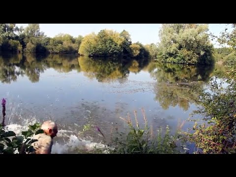Dave Lane Carp Blog - Dave Lane's back on Burghfield, and falls in!