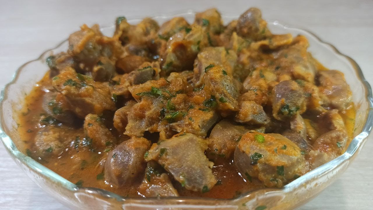 тушені курячі желудки — відеорецепт