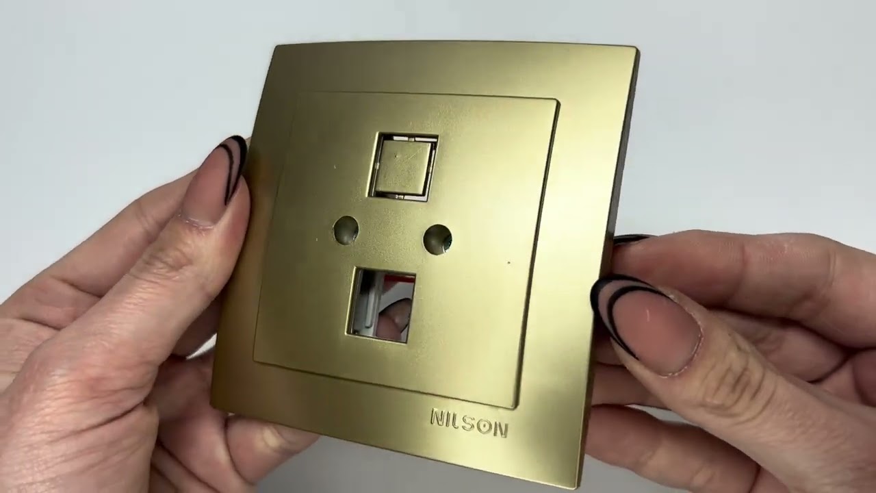 Розетка одинарная компьтерная без модуля RJ-45 NILSON Touran Золото 24151042