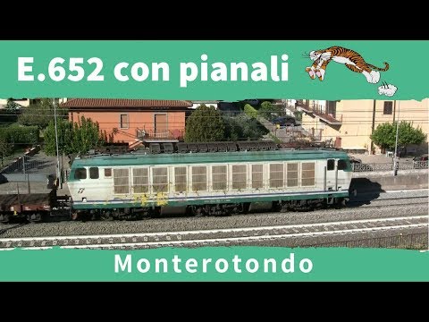 E.652 con merci di carri pianali a Monterotondo