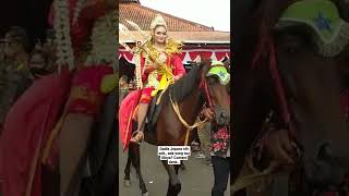Download lagu Anyone know the actress who played Queen Kalinyamat in the Jepara Anniversary parade? Subscribe #... mp3