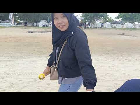 NAHLA BERKUNJUNG KE PANTAI BATAKAN BARU