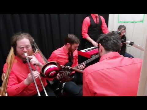 Queroland ft. AREVO - Am Bazar - Live @ Newbornradio