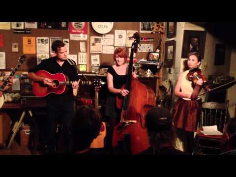 Vanessa McGowan Band @ The Bunker, Devonport (clip 1)