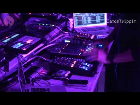 The Junkies - Give It All [played by Dubfire]