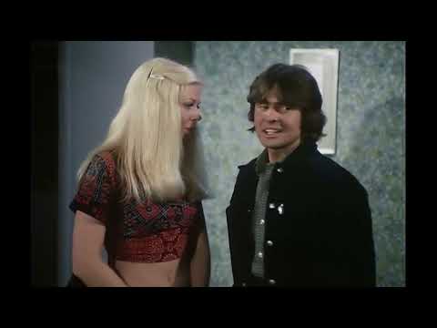 Love, American Style (S5E11b) - Love and the Model Apartment