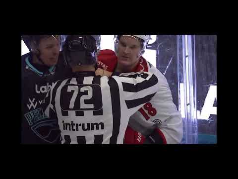 Miro Väänäseltä kauden kovin taklaus | Kaamea pommi kulmaan ja Feetu Knihti loukkaantuu