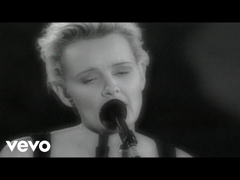 Eva Dahlgren - När en vild röd ros slår ut