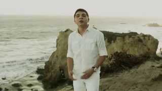 Con Solo un Beso Music Video