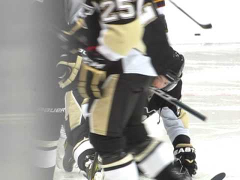 Kris Letang in warm-ups- Dec 2 vs. Atlanta Thrashers