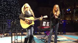 Emily Brooke &amp; Kelsea Ballerini sing &quot;Love me like you mean it &quot;