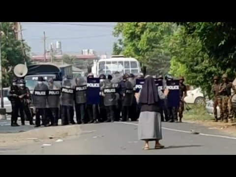 Brave nun stands between police and protestors during brutal crackdown in Myanmar