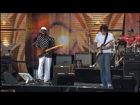 Buddy Guy & John Mayer - What Kind of Woman Is This? (Live at Farm Aid 2005)