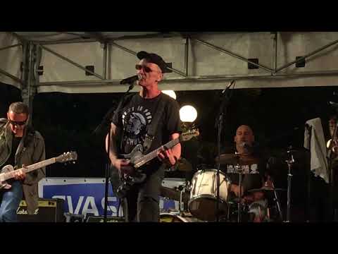 download lagu mp3 mp4 Barricades Rock, download lagu Barricades Rock gratis, unduh video klip Barricades Rock