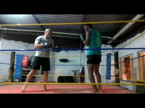 Mestre Paulão com o atleta Dani Boy na Brazilian Alves MMA